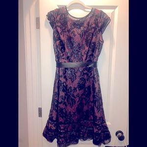 Adrianna Papel burgundy and black sequins/lace dress w/ satin tie belt SZ 12